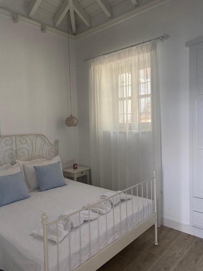 Halki Sea Breeze - A Waterfront Villa Exterior foto